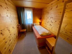 Ένα ή περισσότερα κρεβάτια σε δωμάτιο στο Apartment Chalet Jungtalblick Eggeri by Interhome