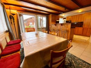 Η κουζίνα ή μικρή κουζίνα στο Apartment Chalet Jungtalblick Drieri by Interhome +38 φωτογραφίες