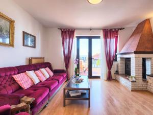Posezení v ubytování Apartment Chiara by Interhome