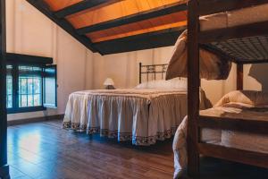 A bed or beds in a room at Alojamiento rural Las Alberquillas