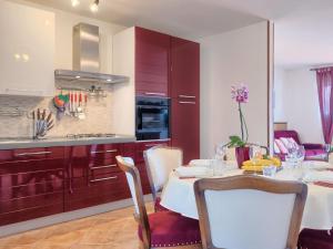Kuchyň nebo kuchyňský kout v ubytování Apartment Chiara by Interhome