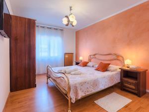 Postel nebo postele na pokoji v ubytování Apartment Chiara by Interhome
