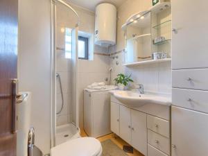 Koupelna v ubytování Apartment Chiara by Interhome