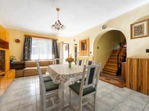 Posedenie v ubytovaní Holiday Home Rallye by Interhome