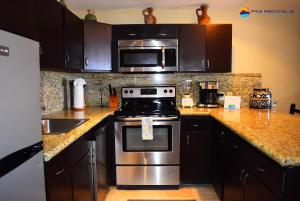 A kitchen or kitchenette at Marina Pinacate A-421