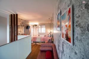 a living room with a couch and a bedroom at La Chambre Rose in Ponta do Sol