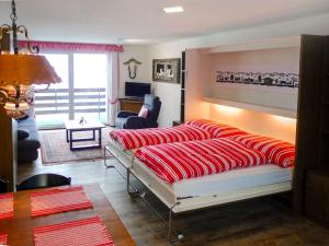 Postel nebo postele na pokoji v ubytování Apartment Petrani by Interhome