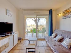 Μια τηλεόραση ή/και κέντρο ψυχαγωγίας στο Apartment Résidence Soko Eder-3 by Interhome