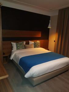 
Кровать или кровати в номере Yto boutique Hotel
