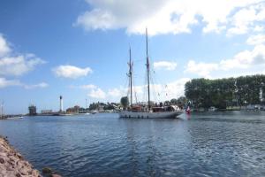 a boat sitting in the water on a lake at Votre appartement à 200m de la plage in Ouistreham