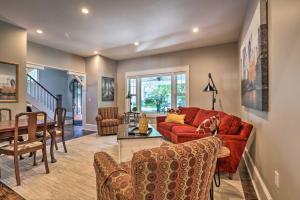 Φωτογραφία από το άλμπουμ του Renovated Craftsman House with Patio and Fire Pit! σε Vevay
