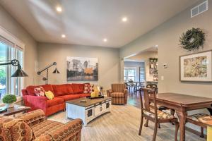 Φωτογραφία από το άλμπουμ του Renovated Craftsman House with Patio and Fire Pit! σε Vevay