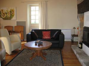 a living room with a couch and a coffee table at Bordo Basso in Laugnac
