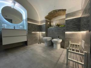 A bathroom at Tufoletto Apartment
