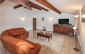 Seating area sa Amazing Home In Rochefort-du-gard With 6 Bedrooms, Wifi And Outdoor Swimming Pool
