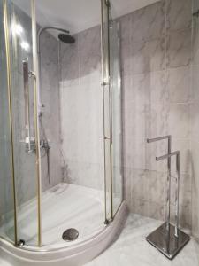 Ένα μπάνιο στο Apartments Divina