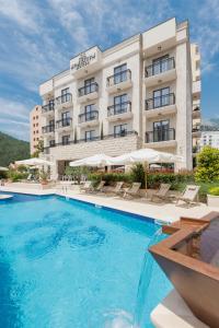 Bazén v ubytování Boutique Hotel Momentum by Aycon nebo v jeho okolí