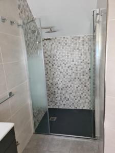 Ένα μπάνιο στο Apartamento CARACOLEIRO CAION +14 φωτογραφίες