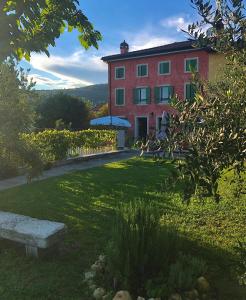 A garden outside Relais Valpolicella B&B