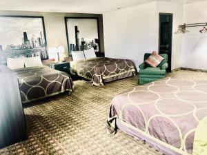 Postelja oz. postelje v sobi nastanitve Super 8 by Wyndham Peru Starved Rock State Park