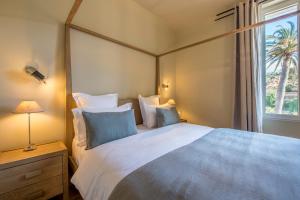 Boutique hôtel Château Rouher客房内的一张或多张床位