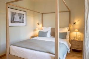 Boutique hôtel Château Rouher客房内的一张或多张床位