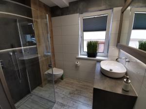 Kúpeľňa v ubytovaní Apartamenty Majówka