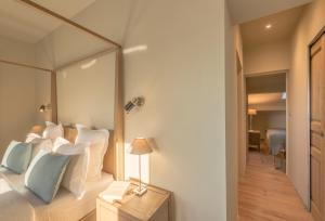 Boutique hôtel Château Rouher客房内的一张或多张床位