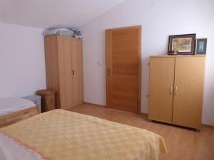 Posteľ alebo postele v izbe v ubytovaní Apartment in Pisak with sea view, balcony, air conditioning, Wi-Fi (4722-6)
