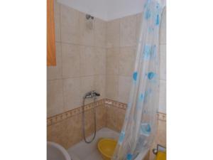 Kúpeľňa v ubytovaní Apartment in Pisak with sea view, balcony, air conditioning, Wi-Fi (4722-6)