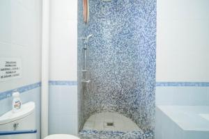 Ванная комната в KoolKost Syariah near Senayan City
