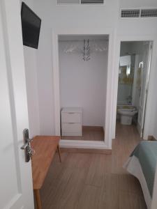 Imagen de la galería de Hostal Casandra - antiguo Hostal Los Valencianos, en Conil de la Frontera