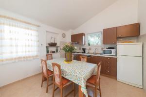 Kuchyň nebo kuchyňský kout v ubytování Apartmani Lenka