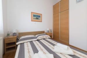 Postel nebo postele na pokoji v ubytování Apartmani Lenka