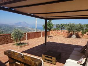 a patio with a roof with a view of the ocean at Villa Verde in Cefalù