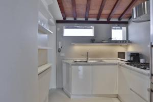 Kuchyňa alebo kuchynka v ubytovaní Niccolò Terrace