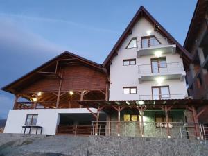 a house in the mountains at dusk at Cabana Rares in Ranca
