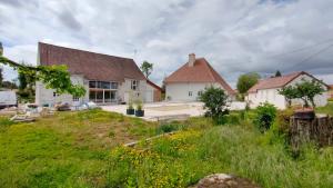 Κήπος έξω από το Domaine Ravy-Magnolia