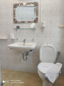 Koupelna v ubytování Hotel Trifylia