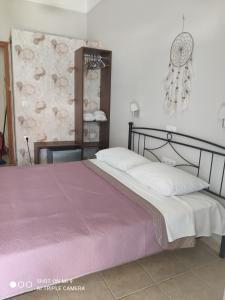 Postel nebo postele na pokoji v ubytování Hotel Trifylia