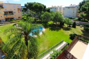Bazén v ubytovaní Tarraco Planet Costa Dorada alebo v jeho blízkosti