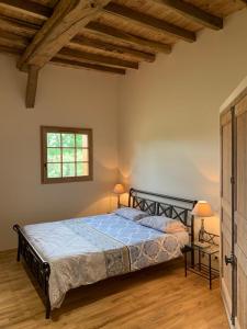 Giường trong phòng chung tại Les Ailes du Temps