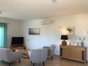 Телевизор и/или развлекательный центр в Âncora Boutique Apartments