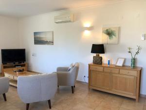Телевизор и/или развлекательный центр в Âncora Boutique Apartments
