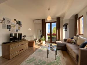 TV a/nebo společenská místnost v ubytování Sunset Apartment