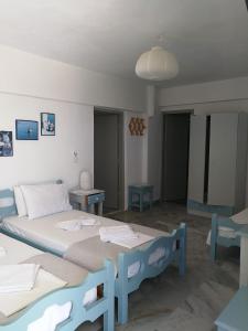 A seating area at Vrohaki Studios & Rooms