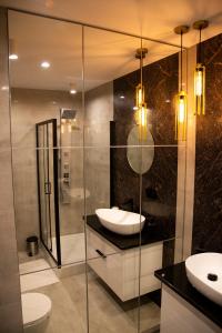 Łazienka w obiekcie APARTAMENT BIESZCZADY