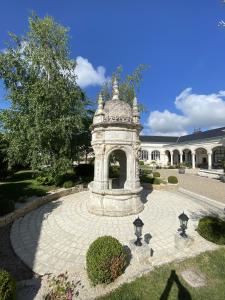 a stone monument in the middle of a courtyard at Château Pellisson in Cognac