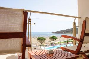 a room with a balcony with a view of the beach at Hotel Otrant in Ulcinj