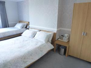 Postel nebo postele na pokoji v ubytování Orrell Park Hotel